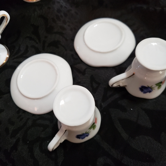 Vintage Child's Tea Set - Picture 3 of 10